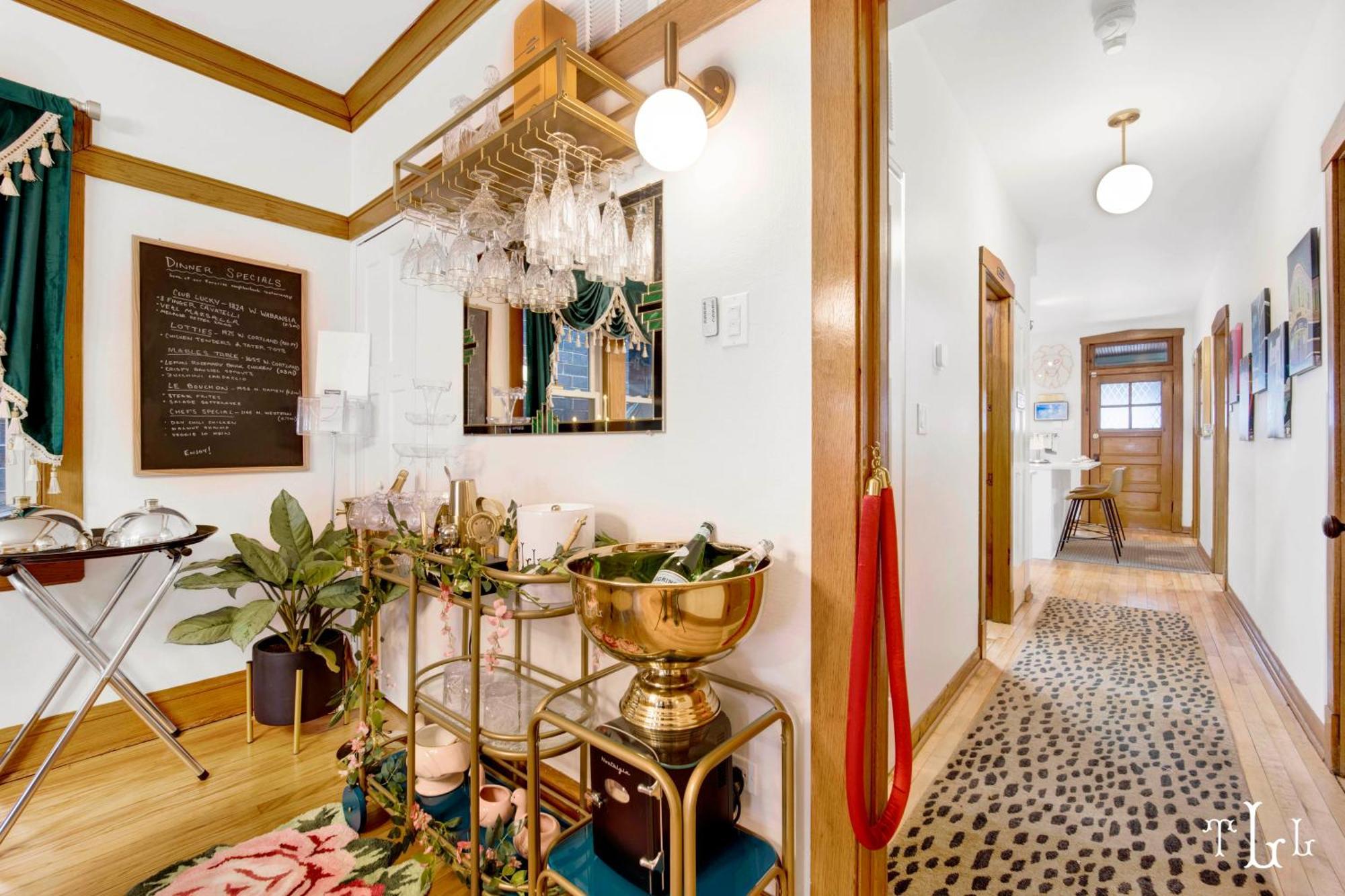 The Twin Lions: Bespoke Travel Lodge W/ Speakeasy* Chicago Exterior foto